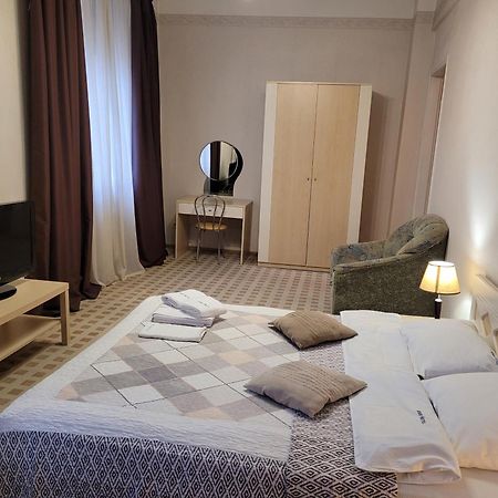 Home Hotel Apartments On Khreshchatyk Area Киев Экстерьер фото