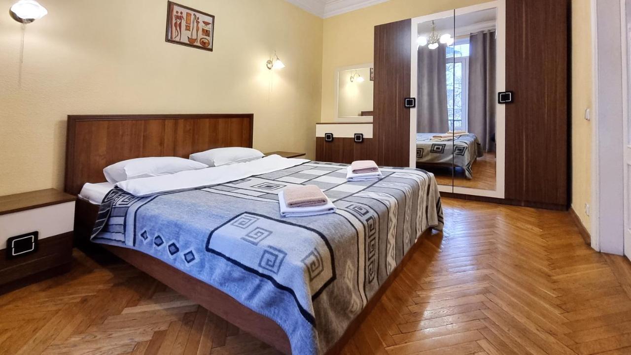 Home Hotel Apartments On Khreshchatyk Area Киев Экстерьер фото