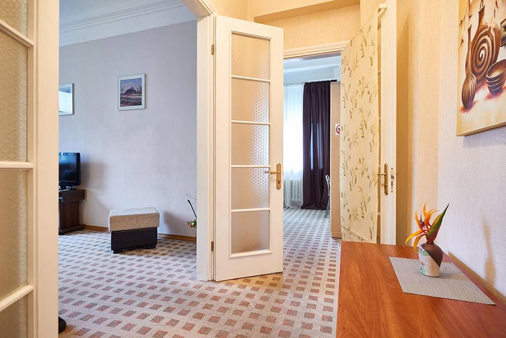 Home Hotel Apartments On Khreshchatyk Area Киев Экстерьер фото